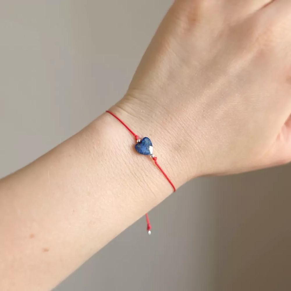 WishYou137 webp WishYouLuck lapis lazuli serce i srebro p.925 bransoletka szczęścia na czerwonym sznurku Magneska bransoletki z kamieni naturalnych.webp