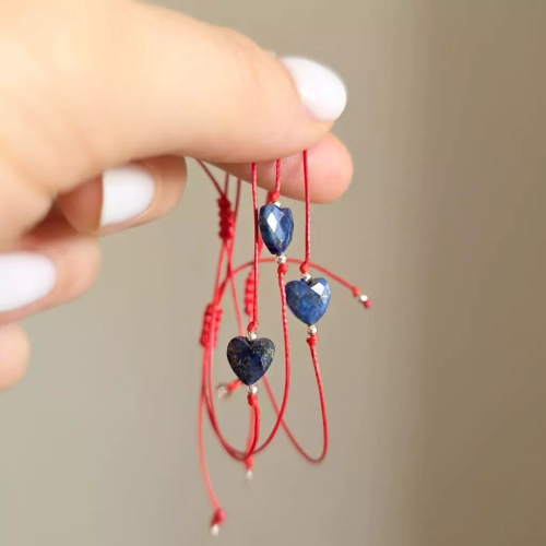 WishYou137 webp WishYouLuck lapis lazuli serce i srebro p.925 bransoletka szczęścia na czerwonym sznurku Magneska bransoletki z kamieni naturalnych 2.webp