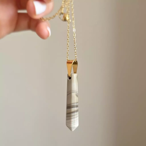 NAW1044 webp Naszyjnik unikat krzemień pasiasty sopel złota stal chirurgiczna Magneska biżuteria 2.webp