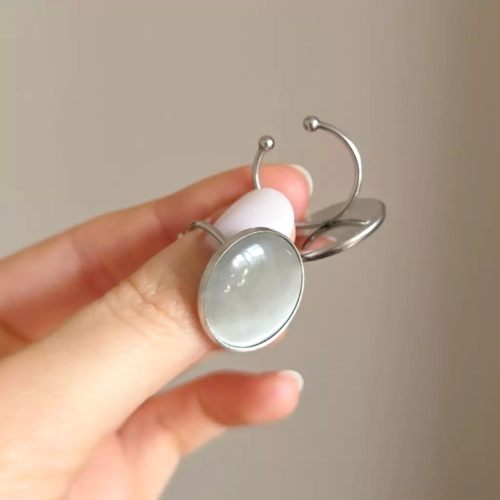 PIER371 webp Pierścionek klasyczny jasnoszare kocie oko 20 mm Magneska biżuteria.webp