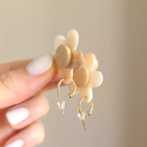 KST791 WEBP Kolczyki kwiatki kremowe i drewno Magneska 2.webp