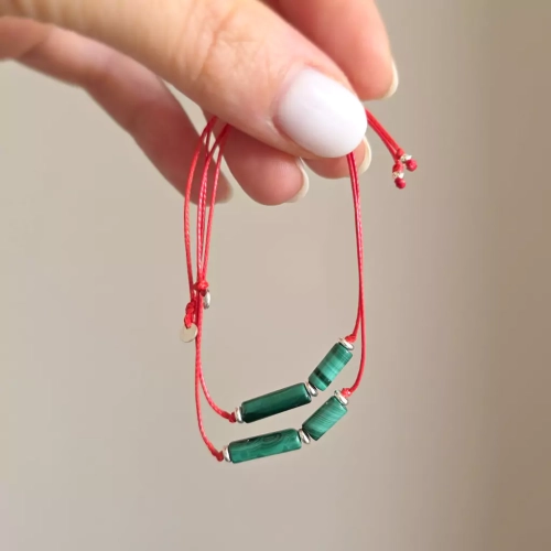 WishYou138 webp WishYouLuck malachit i srebro p.925 bransoletka szczęścia na czerwonym sznurku Magneska biżuteria z kamieni naturalnych 2.webp