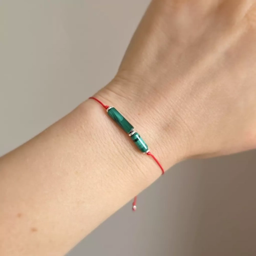 WishYou138 webp WishYouLuck malachit i srebro p.925 bransoletka szczęścia na czerwonym sznurku Magneska biżuteria z kamieni naturalnych 3.webp