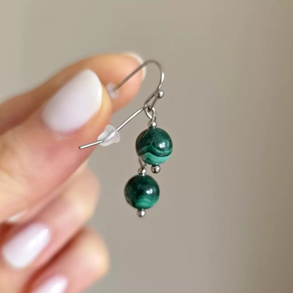 KST794 webp Kolczyki malachit na srebrnych biglach stal chirurgiczna Magneska 2.webp