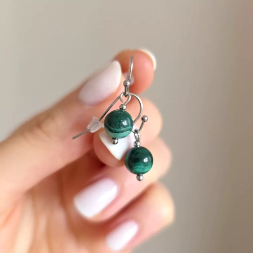 KST794 webp Kolczyki malachit na srebrnych biglach stal chirurgiczna Magneska.webp