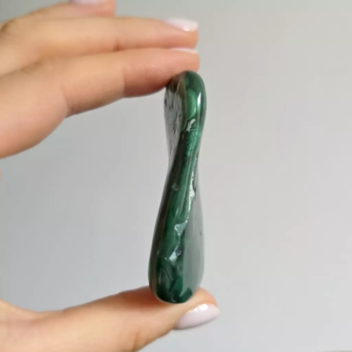 BR0046 webp Malachit bryłka Magneska 2.webp