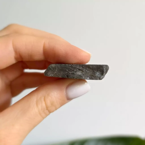 BR0052 webp Labradoryt z niebieskim promieniem zgład Magneska 3.webp