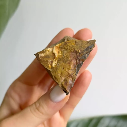 BR0060 webp Tygrysie oko bryłka surowa Magneska 2.webp