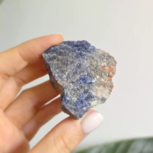 BR0062 webp Sodalit surowa bryłka magneska.webp