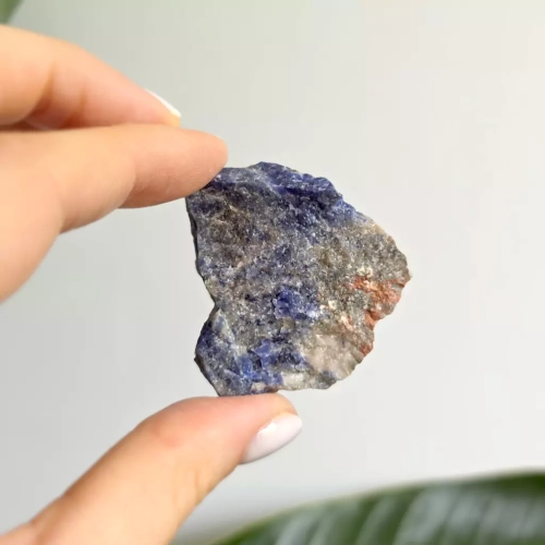 BR0062 webp Sodalit surowa bryłka magneska 2.webp