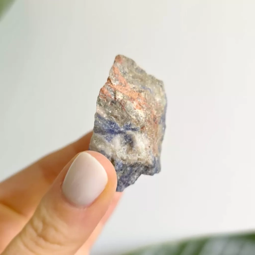 BR0062 webp Sodalit surowa bryłka magneska 4.webp