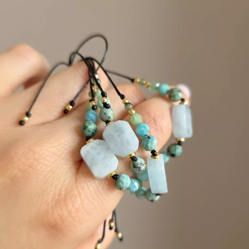 SZN955 webp Bransoletka akwamaryn, turkus, amazonit, chryzopraz, tsavoryt i hematyt na czarnym sznurku Magneska 12.webp