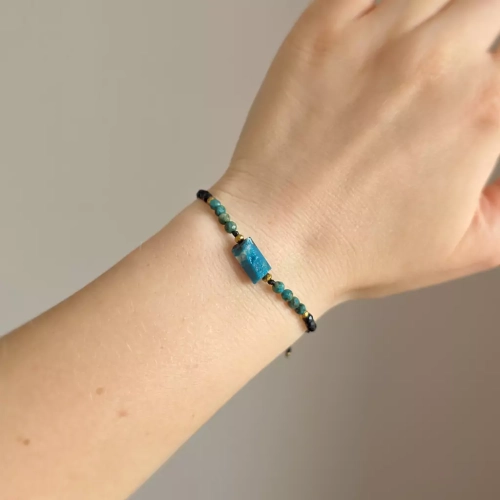 SZN1082 webp Bransoletka chryzokola, czarny turmalin i hematyt na czarnym sznurku Magenska 14.webp