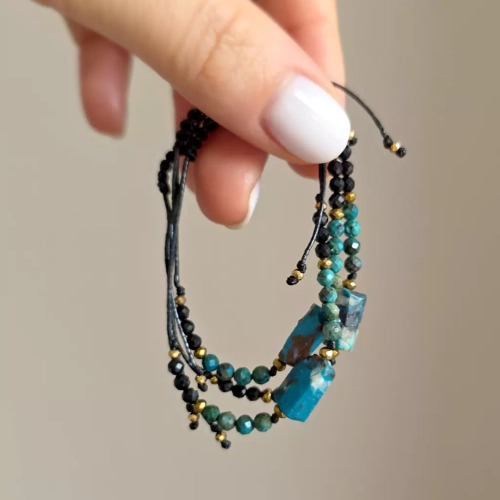 SZN1082 webp Bransoletka chryzokola, czarny turmalin i hematyt na czarnym sznurku Magenska 10.webp