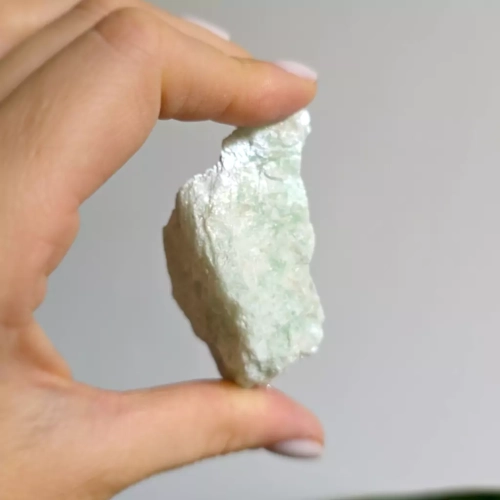 BR0066 webp Amazonit z fuchsytem - bryłka surowa - 73 g Magneska 3.webp