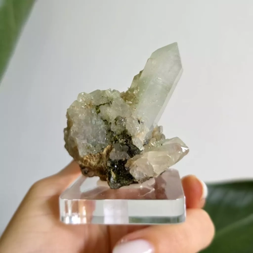 BR0068 webp Kwarc z epidotem - szczotka - 100 g Magneska 2.webp