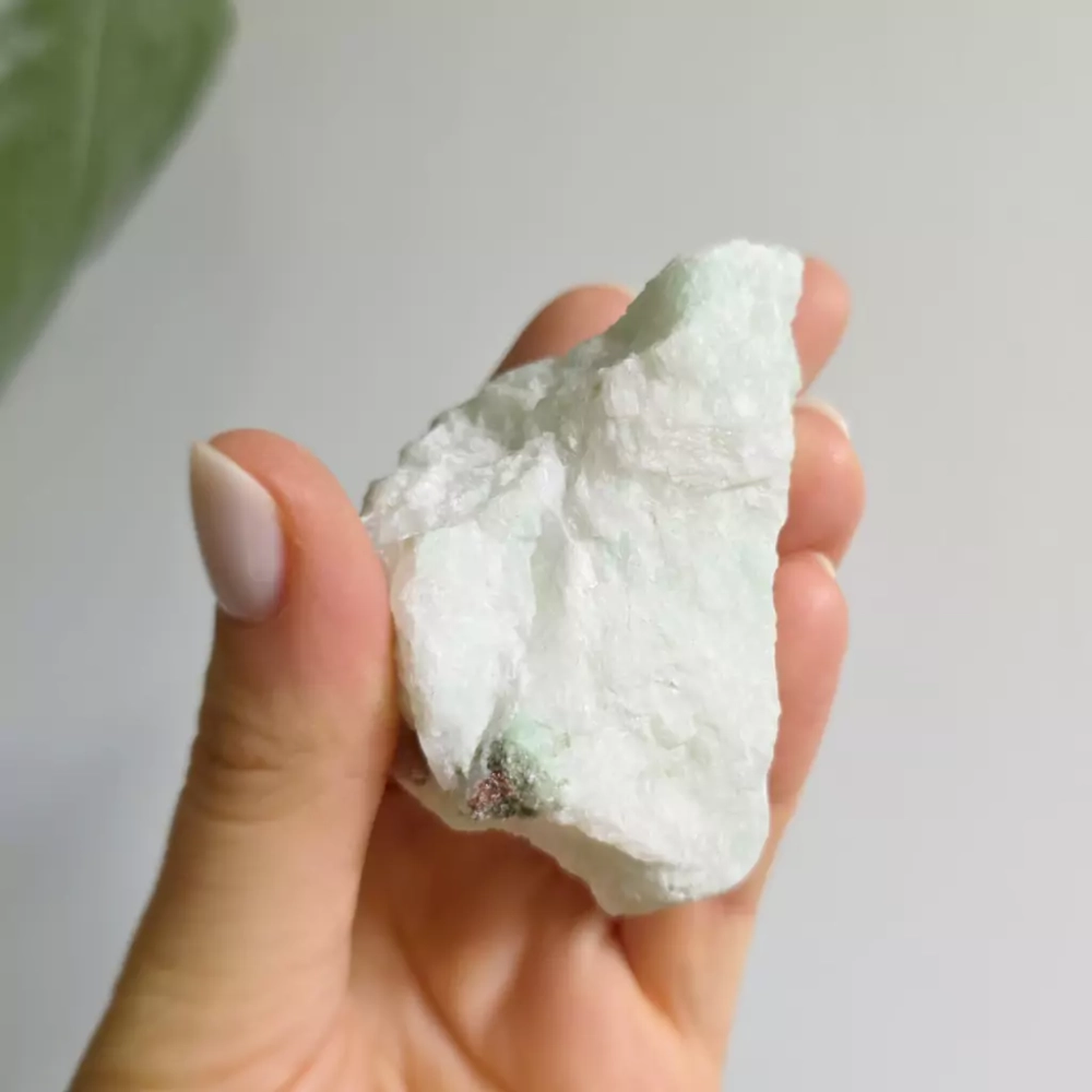 BR0075 webp Amazonit z fuchsytem - bryłka surowa - 83 g Magneska 3.webp