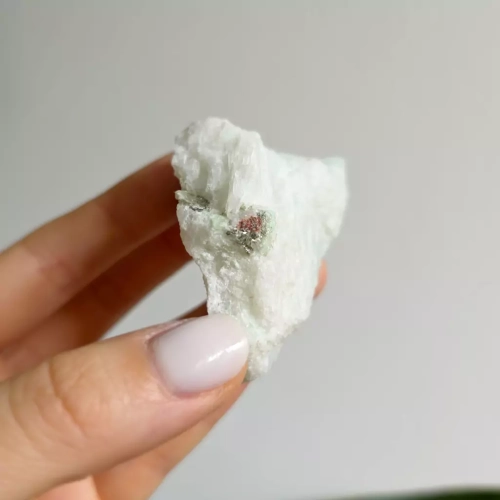 BR0075 webp Amazonit z fuchsytem - bryłka surowa - 83 g Magneska.webp