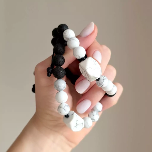 MES326 webp Męska bransoletka z kamieni naturalnych howlit i lawa wulkaniczna na czarnym sznurku Magneska biżuteria 4.webp