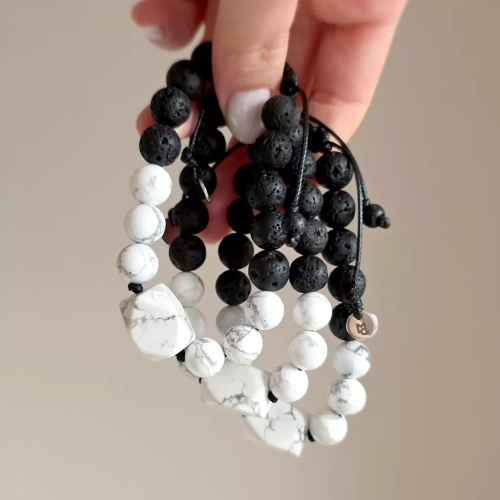 MES326 webp Męska bransoletka z kamieni naturalnych howlit i lawa wulkaniczna na czarnym sznurku Magneska biżuteria.webp