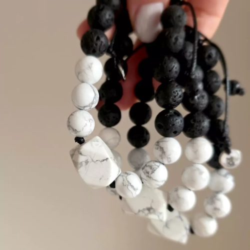 MES326 webp Męska bransoletka z kamieni naturalnych howlit i lawa wulkaniczna na czarnym sznurku Magneska biżuteria 2.webp