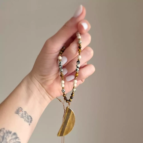 NAW1076 webp Naszyjnik regulowany unikat tygrysie oko, jaspis dalmatyńczyk, kamień rzeczny i hematyt na brązowym sznurku Magneska biżuteria 4.webp