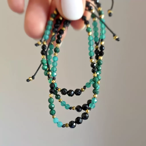 SZN1103 webp Bransoletka czarny turmalin, zielony agat, malachit i hematyt na czarnym sznurku Fullness of protection &amp; growth Magneska biżuteria.webp