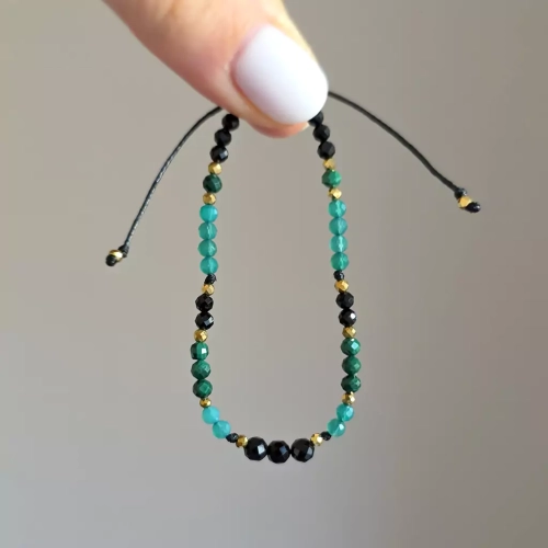 SZN1103 webp Bransoletka czarny turmalin, zielony agat, malachit i hematyt na czarnym sznurku Fullness of protection &amp; growth Magneska biżuteria 2.webp