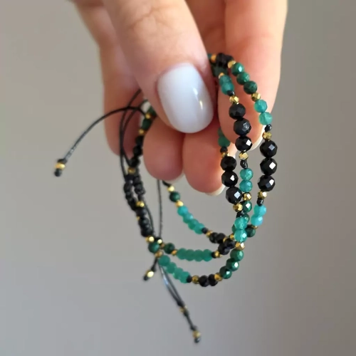 SZN1103 webp Bransoletka czarny turmalin, zielony agat, malachit i hematyt na czarnym sznurku Fullness of protection &amp; growth Magneska biżuteria 3.webp