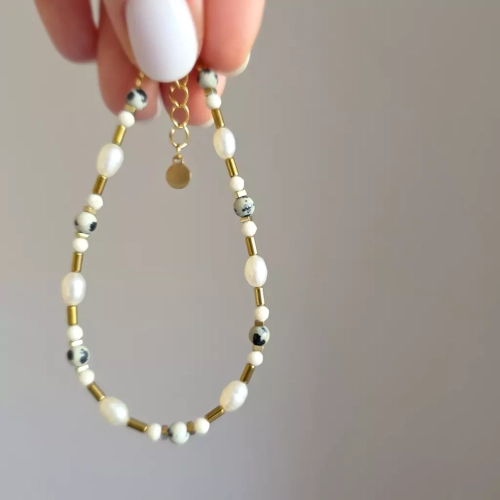 KAM857 webp Bransoletka kamień rzeczny, jaspis dalmatyńczyk, perły i hematyt Magneska biżuteria 2.webp