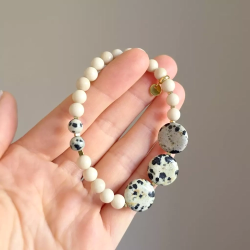 KAM858 webp Bransoletka kamień rzeczny, jaspis dalmatyńczyk i hematyt Magneska biżuteria 3.webp