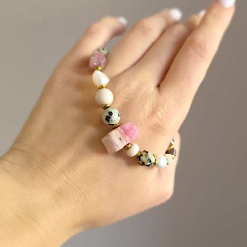 KAM860 webp Bransoletka rodochrozyt, kamień rzeczny, jaspis dalmatyńczyk, perły i hematyt Magneska biżuteria.webp