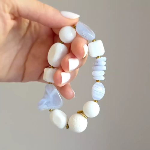 KAM861 webp Bohemian bransoletka unikat niebieski agat, biały agat, biały koral, biały jadeit i hematyt Magneska biżuteria 3.webp