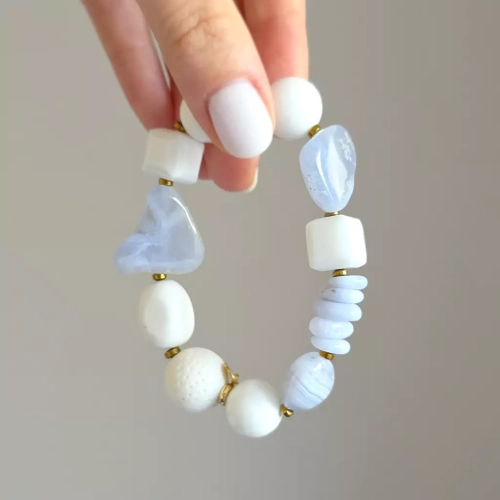 KAM861 webp Bohemian bransoletka unikat niebieski agat, biały agat, biały koral, biały jadeit i hematyt Magneska biżuteria 4.webp