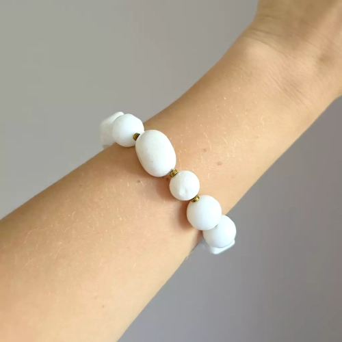 KAM862 webp Bohemian bransoletka unikat biały agat, biały koral, biały jadeit i hematyt Magneska biżuteria 4.webp