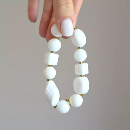 KAM862 webp Bohemian bransoletka unikat biały agat, biały koral, biały jadeit i hematyt Magneska biżuteria.webp