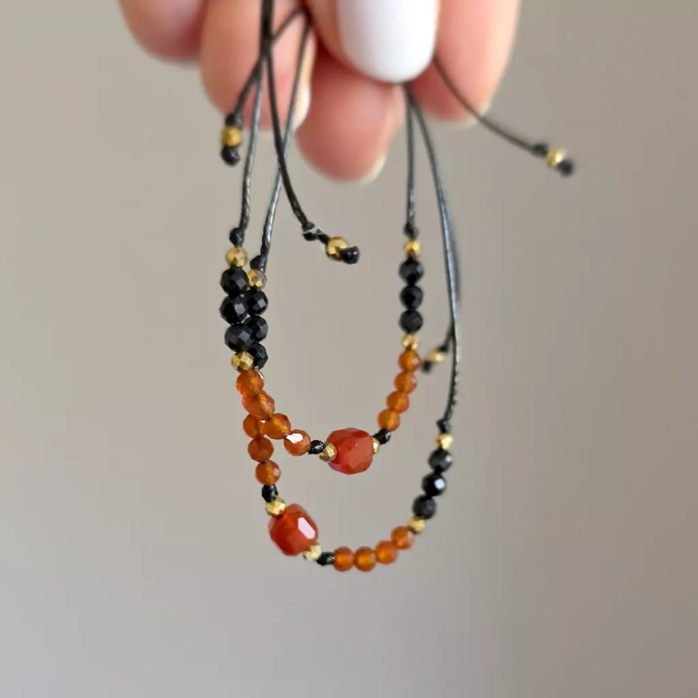 SZN1104 webp Bransoletka karneol, czarny turmalin i hematyt na czarnym sznurku Magneska biżuteria.webp