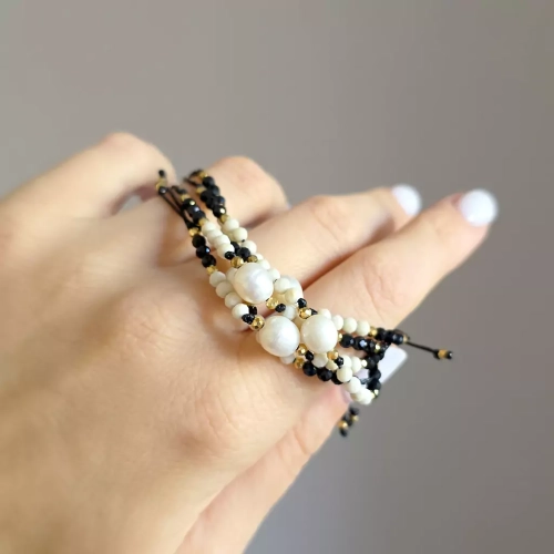 SZN1105 webp Bransoletka perła, kamień rzeczny, czarny turmalin i hematyt na czarnym sznurku  Magneska biżuteria.webp