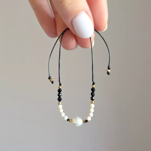 SZN1105 webp Bransoletka perła, kamień rzeczny, czarny turmalin i hematyt na czarnym sznurku  Magneska biżuteria 2.webp