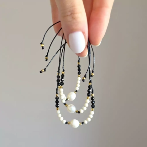 SZN1105 webp Bransoletka perła, kamień rzeczny, czarny turmalin i hematyt na czarnym sznurku  Magneska biżuteria 3.webp