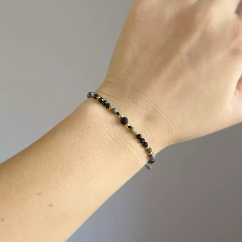 FULLNESS031 webp Bransoletka obsydian złoty, agat brązowy, czarny turmalin i hematyt na czarnym sznurku Fullness of power Magneska biżuteria 4.webp