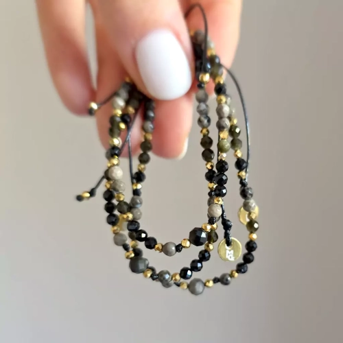 FULLNESS031 webp Bransoletka obsydian złoty, agat brązowy, czarny turmalin i hematyt na czarnym sznurku Fullness of power Magneska biżuteria.webp