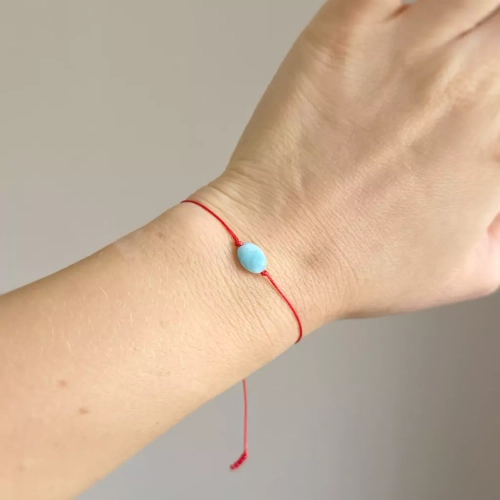 WishYou139 webp WishYouLuck larimar pastylka bransoletka szczęścia na czerwonym sznurku Magneska biżuteria 3.webp