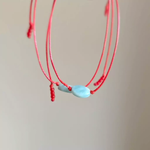 WishYou139 webp WishYouLuck larimar pastylka bransoletka szczęścia na czerwonym sznurku Magneska biżuteria 4.webp