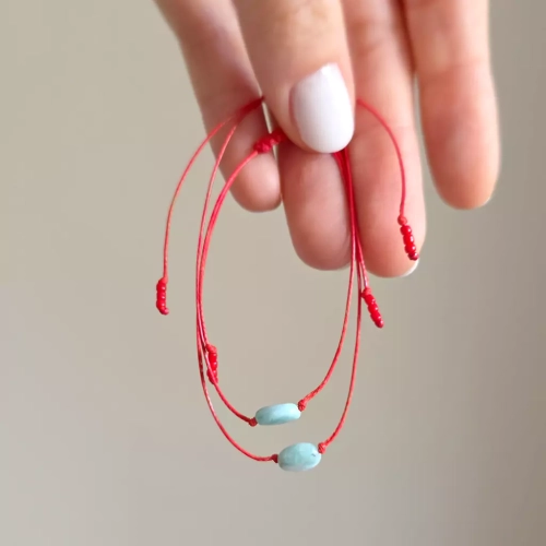 WishYou139 webp WishYouLuck larimar pastylka bransoletka szczęścia na czerwonym sznurku Magneska biżuteria.webp