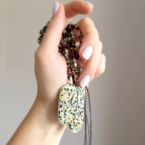 NAW1087 webp Naszyjnik regulowany jaspis dalmatyńczyk, granat, czarny turmalin, obsydian złoty i hematyt Magneska biżuteria.webp