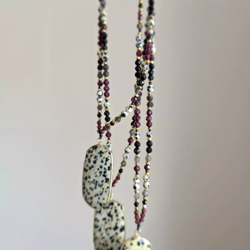 NAW1087 webp Naszyjnik regulowany jaspis dalmatyńczyk, granat, czarny turmalin, obsydian złoty i hematyt Magneska biżuteria 4.webp