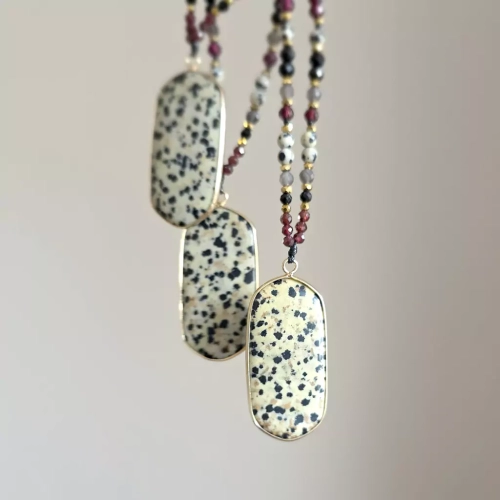 NAW1087 webp Naszyjnik regulowany jaspis dalmatyńczyk, granat, czarny turmalin, obsydian złoty i hematyt Magneska biżuteria 5.webp