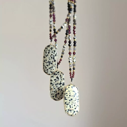 NAW1087 webp Naszyjnik regulowany jaspis dalmatyńczyk, granat, czarny turmalin, obsydian złoty i hematyt Magneska biżuteria 6.webp