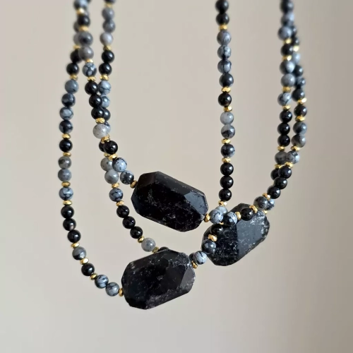 NAW1090 webp Naszyjnik choker czarny turmalin, obsydian śnieżny, czarny agat, larvikit i hematyt Magneska biżuteria Zielona Góra.webp